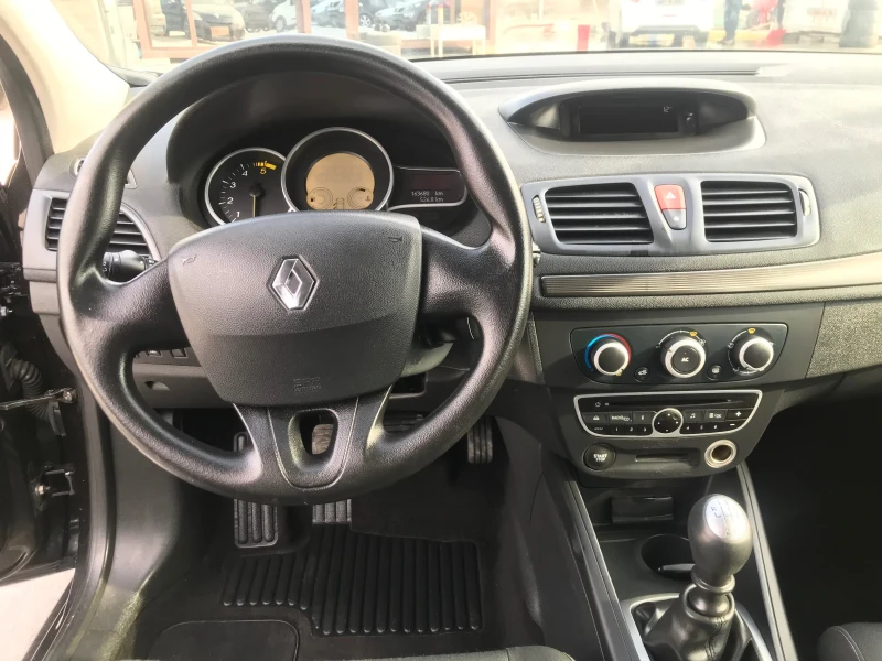 Renault Megane 1, 5 DCI 110 ps, снимка 9 - Автомобили и джипове - 48893335