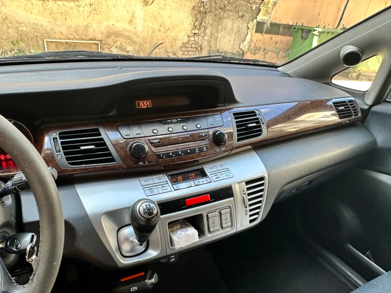 Honda Fr-v 2.0, снимка 11 - Автомобили и джипове - 52559445
