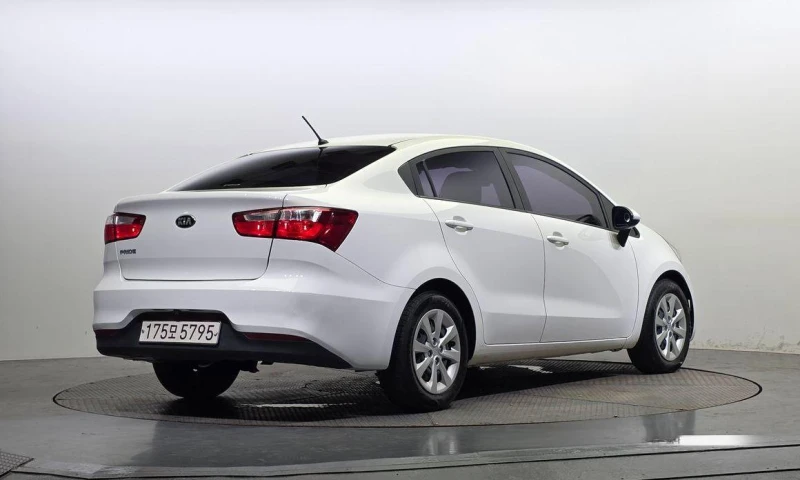 Kia Pride 4DR 1.4 MPI Trendy * НАЙ-ДОБРА ЦЕНА В БЪЛГАРИЯ* , снимка 2 - Автомобили и джипове - 52111342