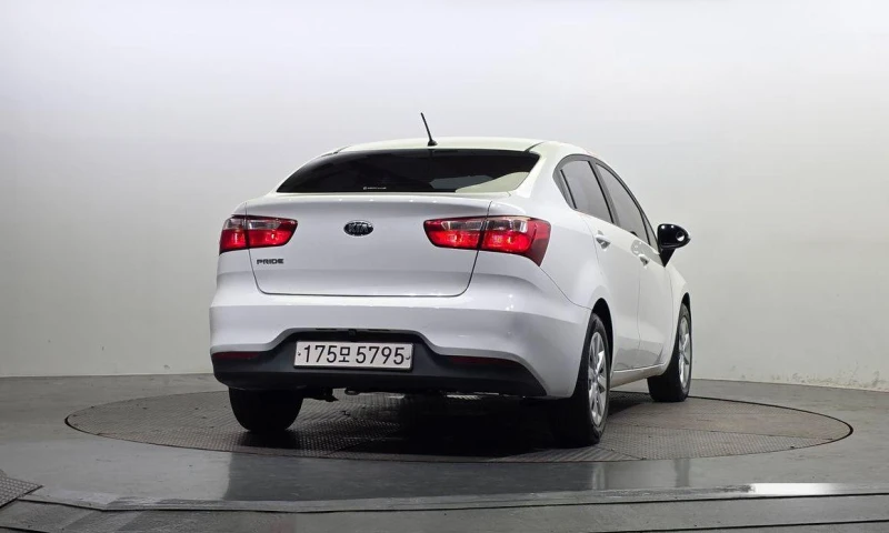 Kia Pride 4DR 1.4 MPI Trendy * НАЙ-ДОБРА ЦЕНА В БЪЛГАРИЯ* , снимка 4 - Автомобили и джипове - 52111342