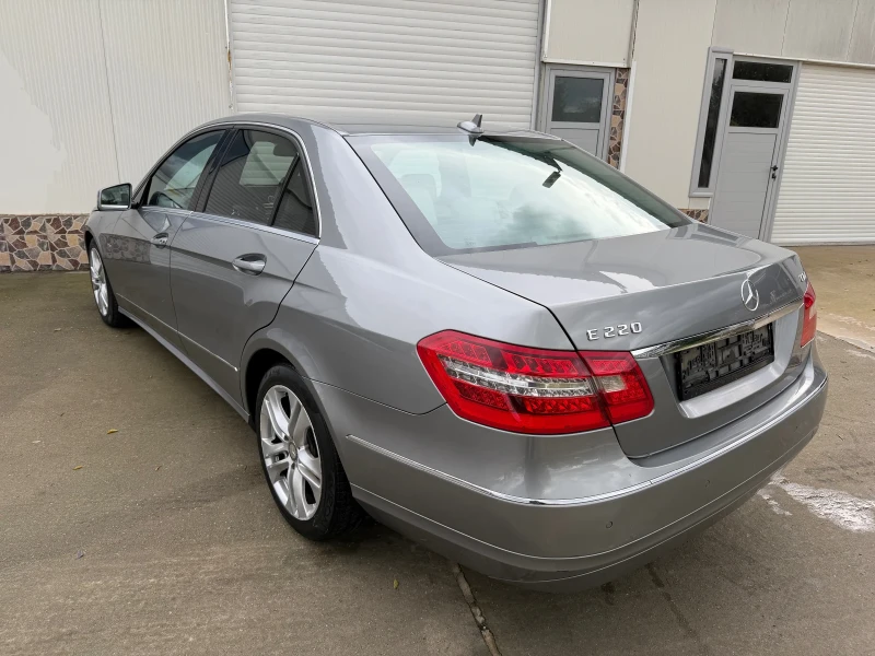 Mercedes-Benz E 220 CDI FACE* Сменена верига* , снимка 12 - Автомобили и джипове - 52367960