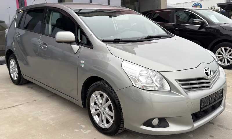 Toyota Verso  1.6 i 7места, снимка 2 - Автомобили и джипове - 53211182