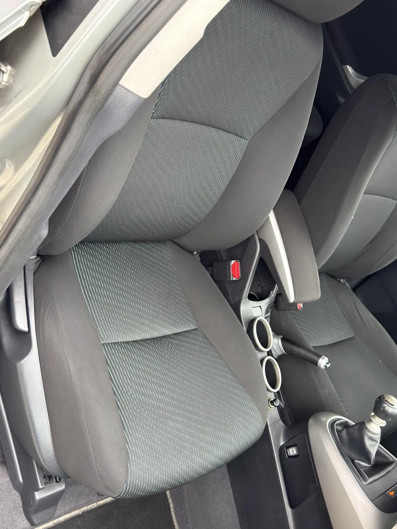 Toyota Verso  1.6 i 7места, снимка 12 - Автомобили и джипове - 53211182