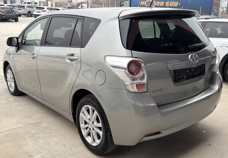 Toyota Verso  1.6 i 7места, снимка 5 - Автомобили и джипове - 53211182