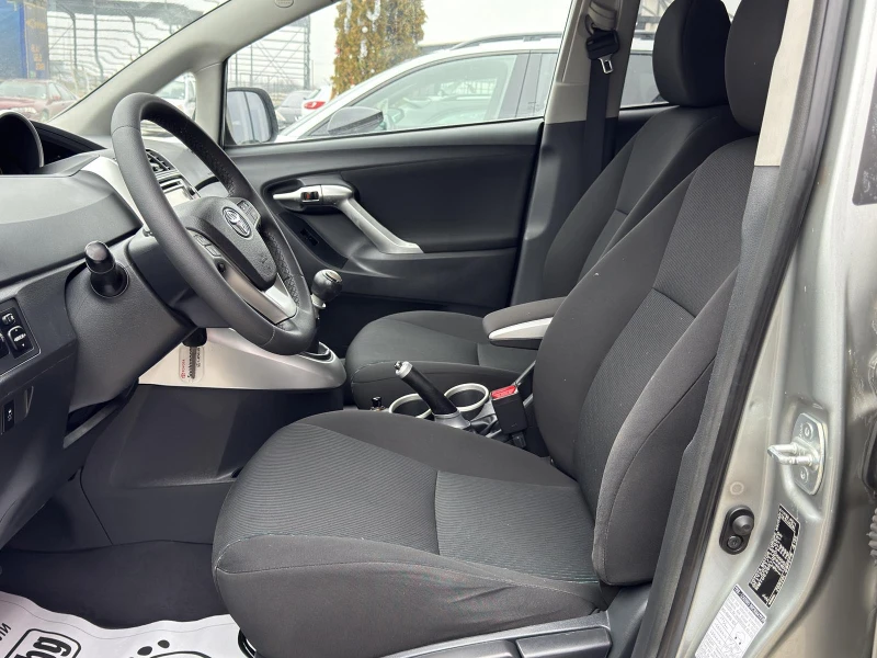 Toyota Verso  1.6 i 7места, снимка 7 - Автомобили и джипове - 53211182