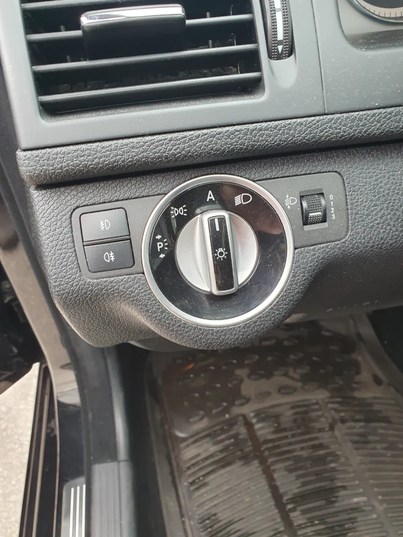 Mercedes-Benz C 220, снимка 8 - Автомобили и джипове - 53362392