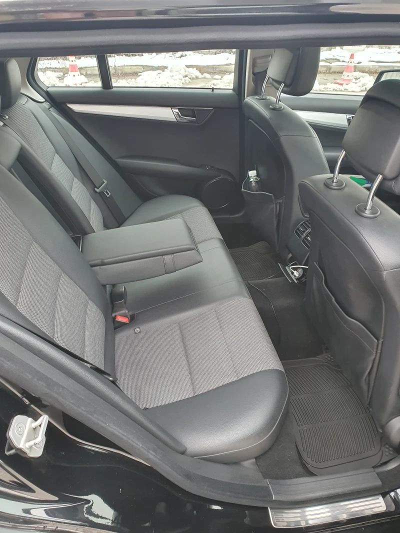 Mercedes-Benz C 220, снимка 13 - Автомобили и джипове - 53362392