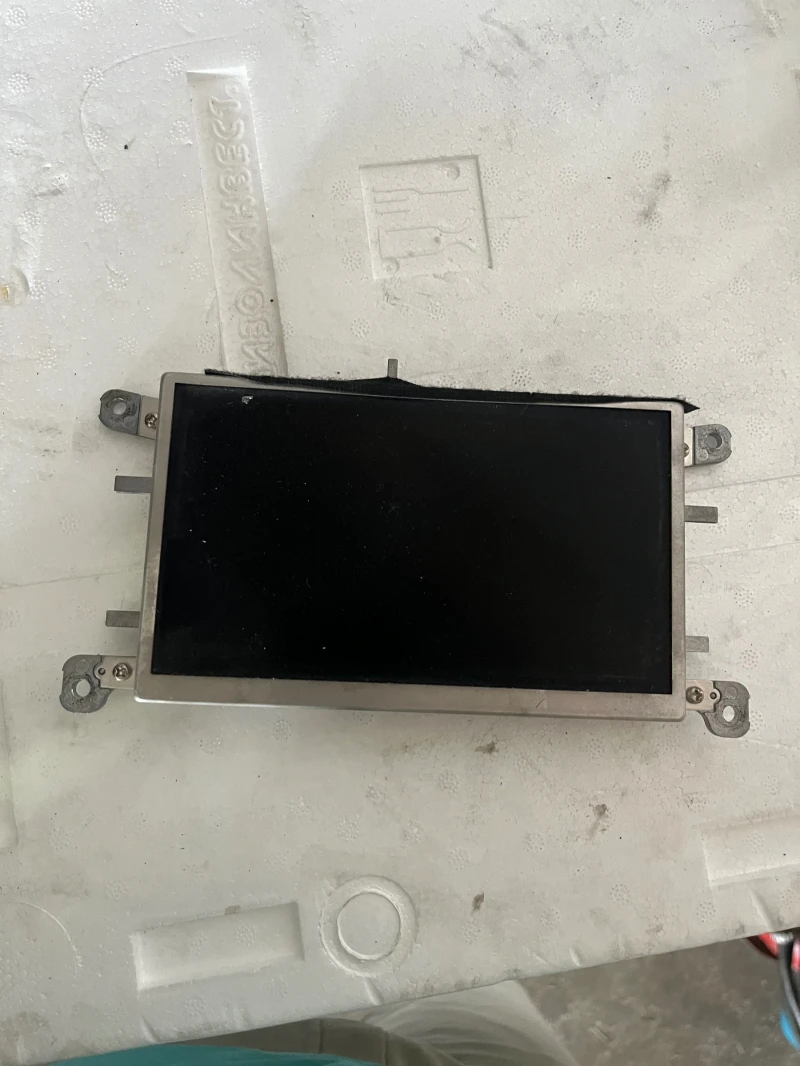 Audi A4 2.0 TDI, 6 степенна ръчна скоростна кутия., снимка 9 - Автомобили и джипове - 53496479