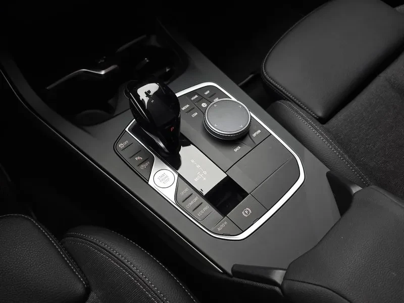 BMW 118 118D Joy First Edition, снимка 9 - Автомобили и джипове - 55110580