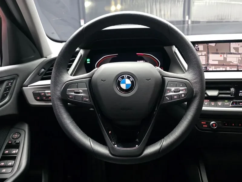 BMW 118 118D Joy First Edition, снимка 13 - Автомобили и джипове - 55110580