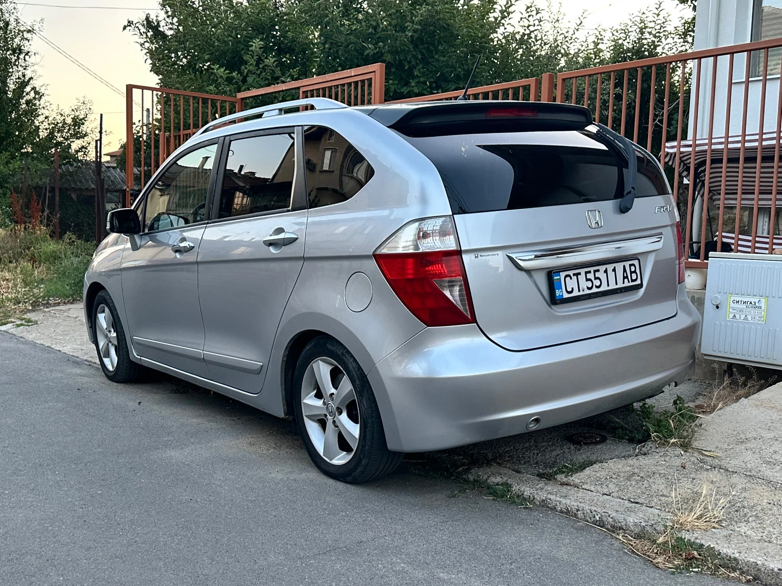 Honda Fr-v 2.0 - изображение 4