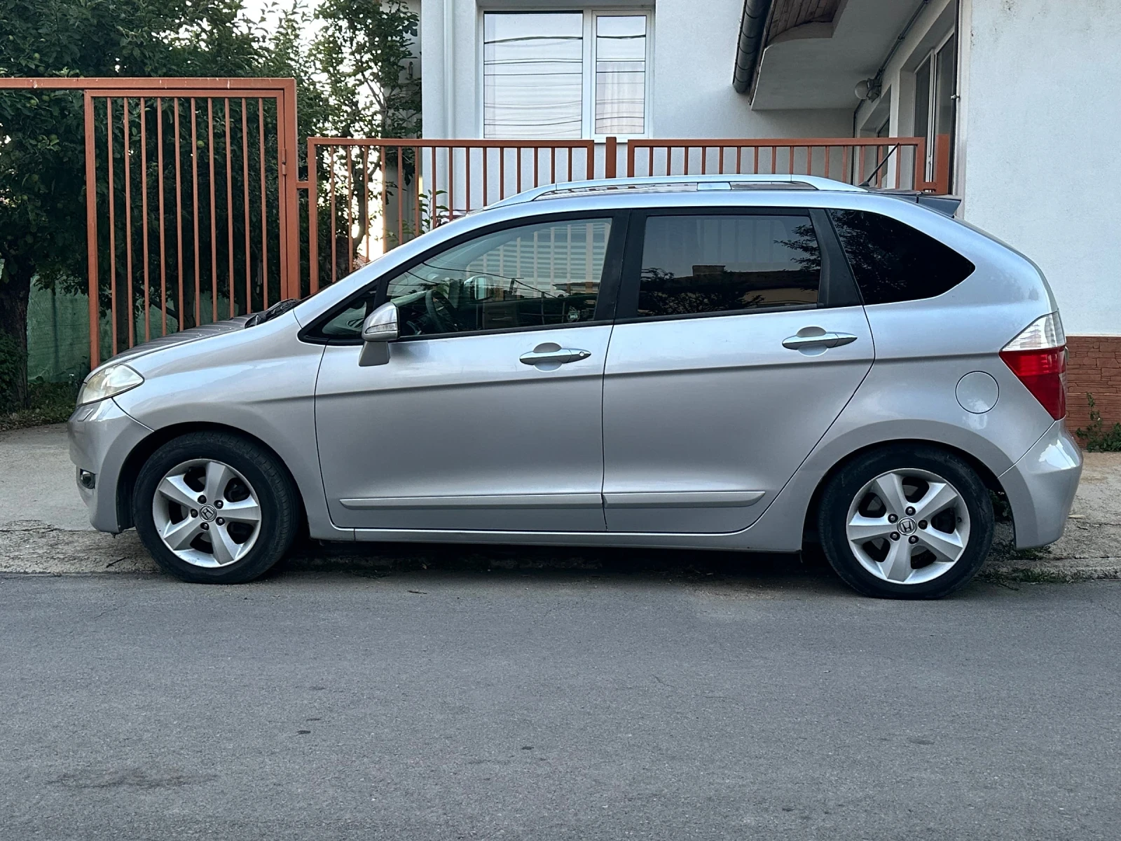 Honda Fr-v 2.0 - изображение 6