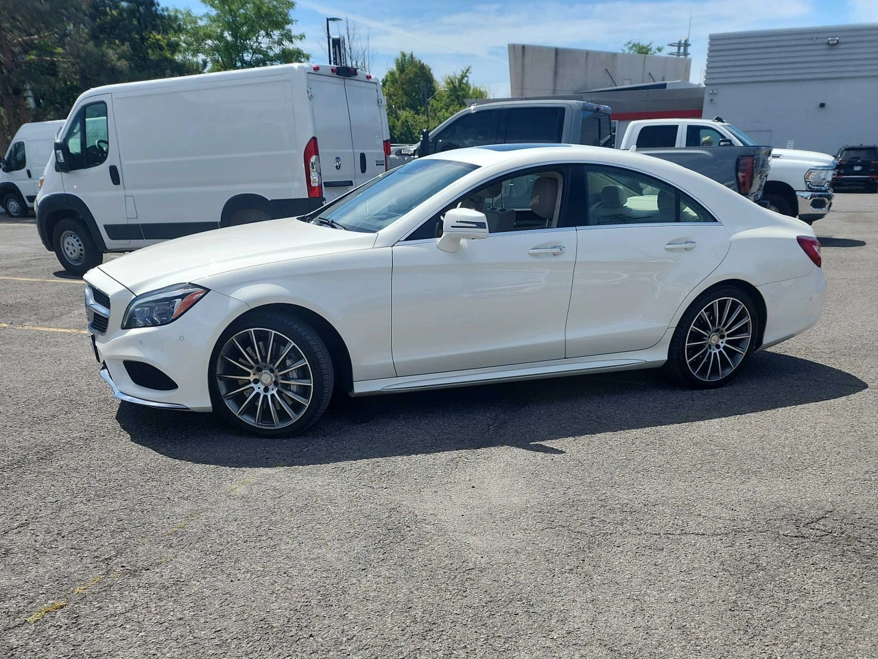 Mercedes-Benz CLS 550 * CARFAX * АВТО КРЕДИТ * ЦЕНА ДО БГ! - изображение 3