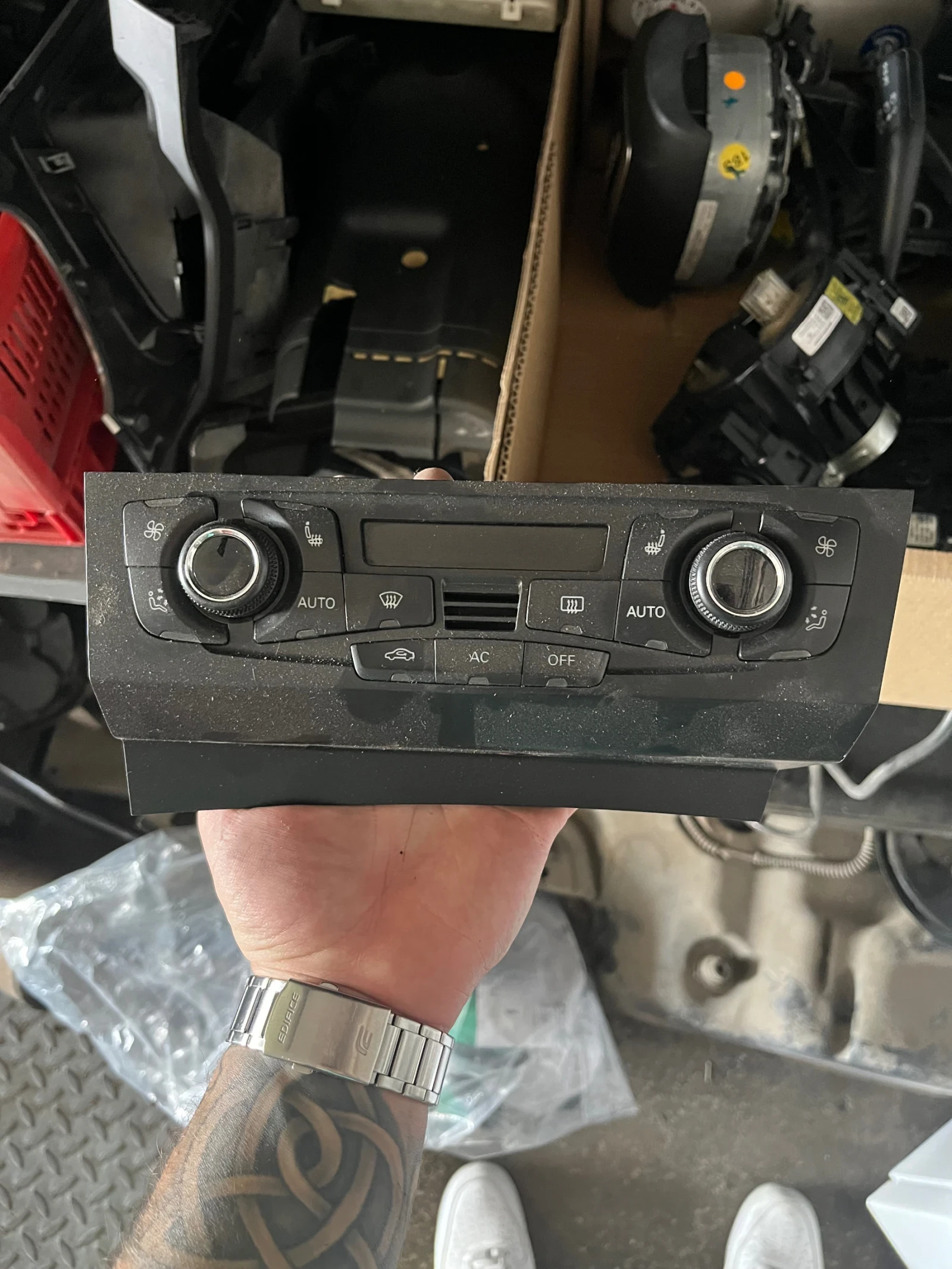 Audi A4 2.0 TDI, 6 степенна ръчна скоростна кутия., снимка 13 - Автомобили и джипове - 53496479