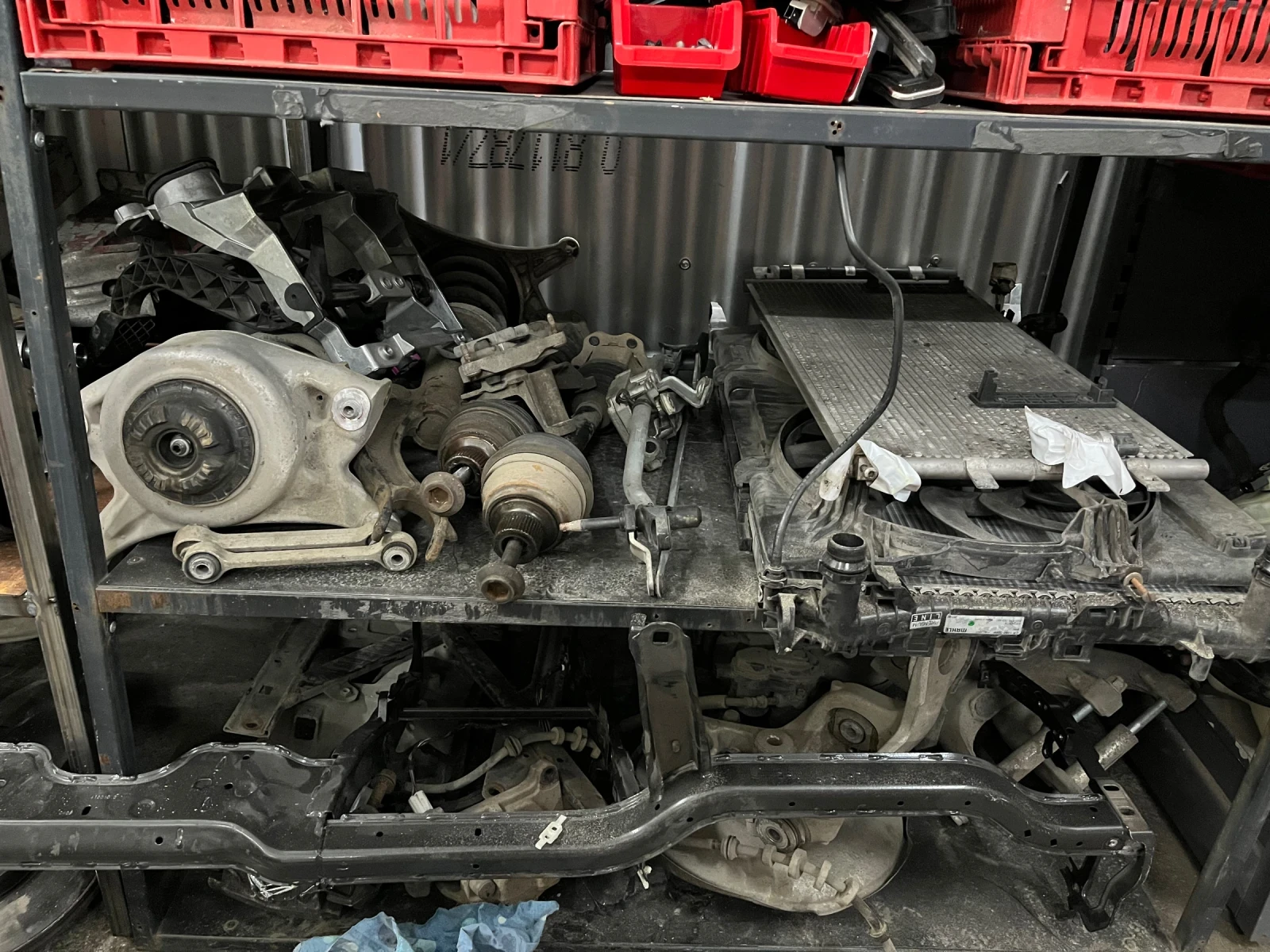 Audi A4 2.0 TDI, 6 степенна ръчна скоростна кутия., снимка 4 - Автомобили и джипове - 53496479