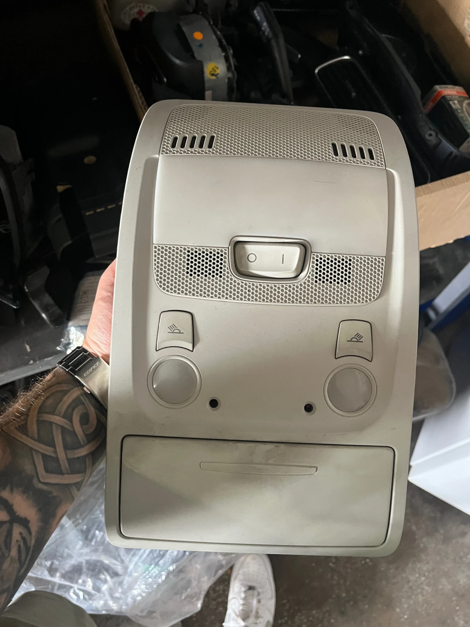 Audi A4 2.0 TDI, 6 степенна ръчна скоростна кутия., снимка 15 - Автомобили и джипове - 53496479