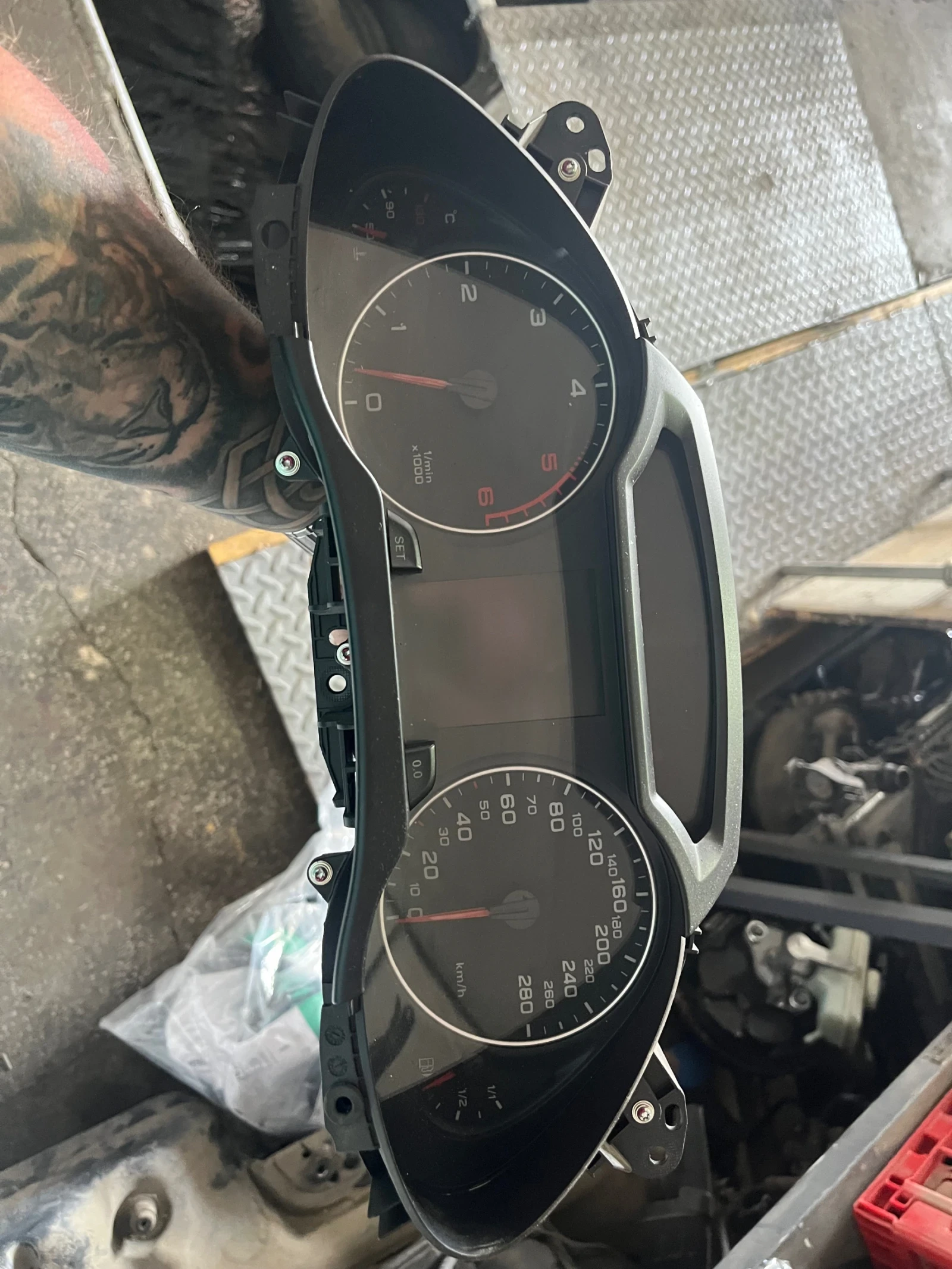 Audi A4 2.0 TDI, 6 степенна ръчна скоростна кутия., снимка 10 - Автомобили и джипове - 53496479