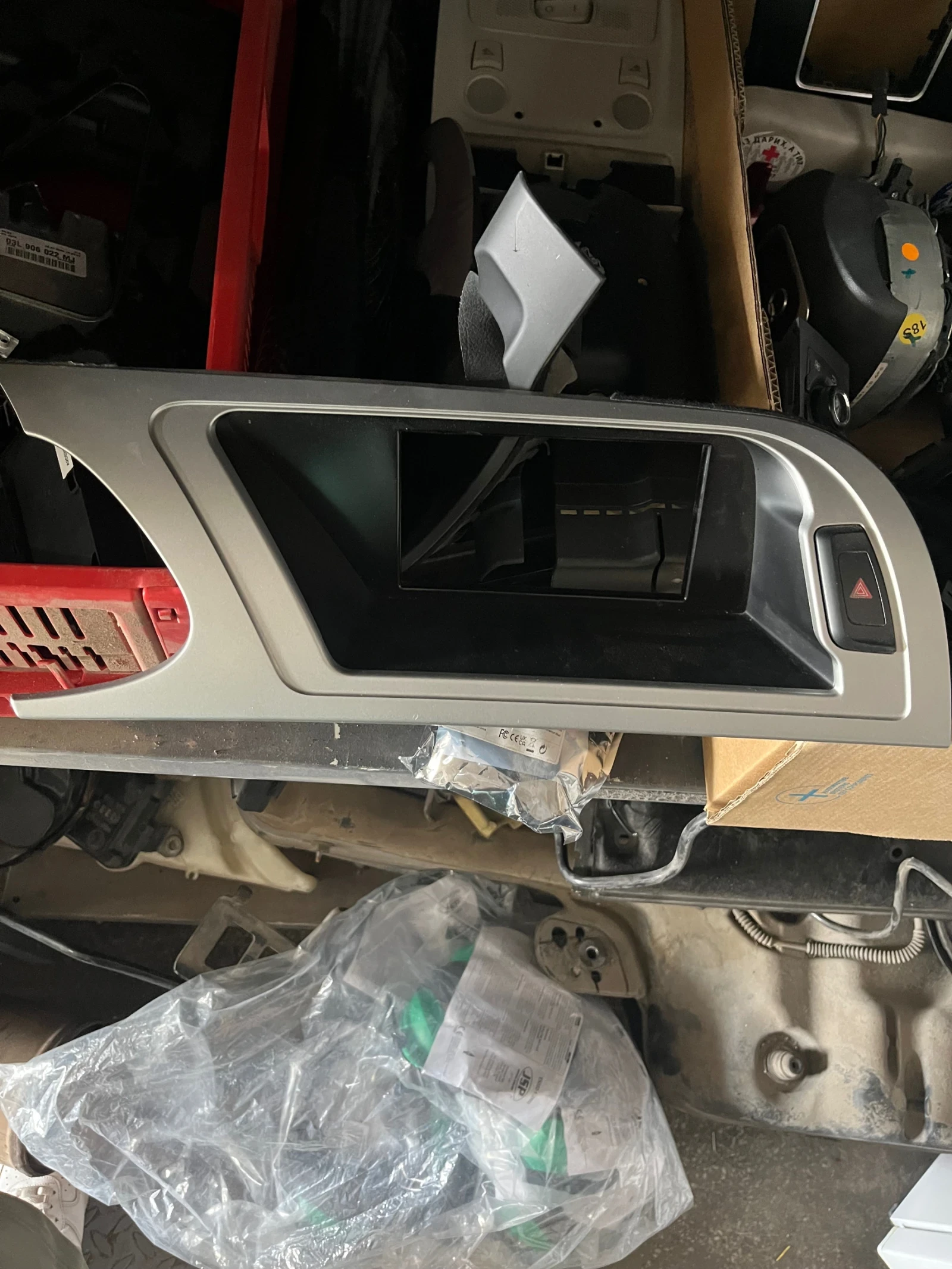 Audi A4 2.0 TDI, 6 степенна ръчна скоростна кутия., снимка 14 - Автомобили и джипове - 53496479