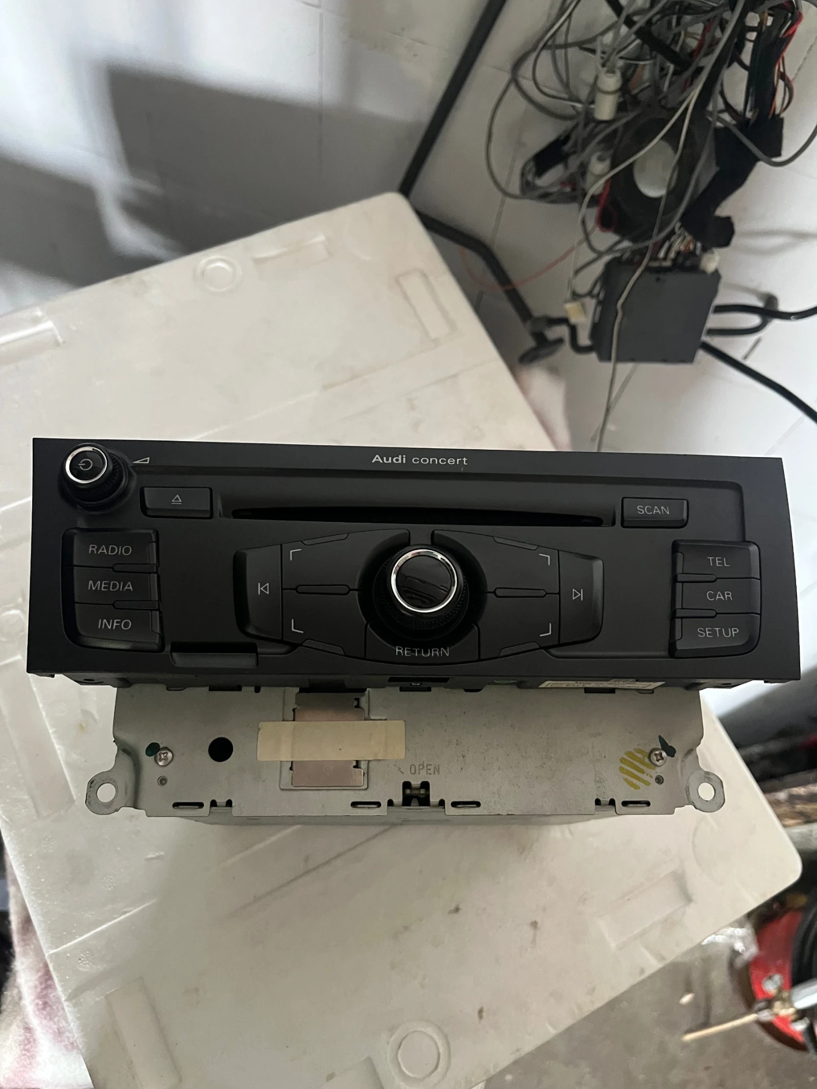 Audi A4 2.0 TDI, 6 степенна ръчна скоростна кутия., снимка 8 - Автомобили и джипове - 53496479