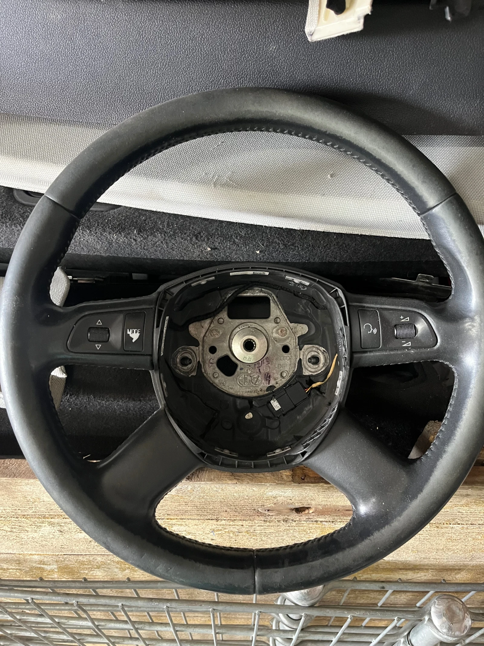 Audi A4 2.0 TDI, 6 степенна ръчна скоростна кутия., снимка 16 - Автомобили и джипове - 53496479