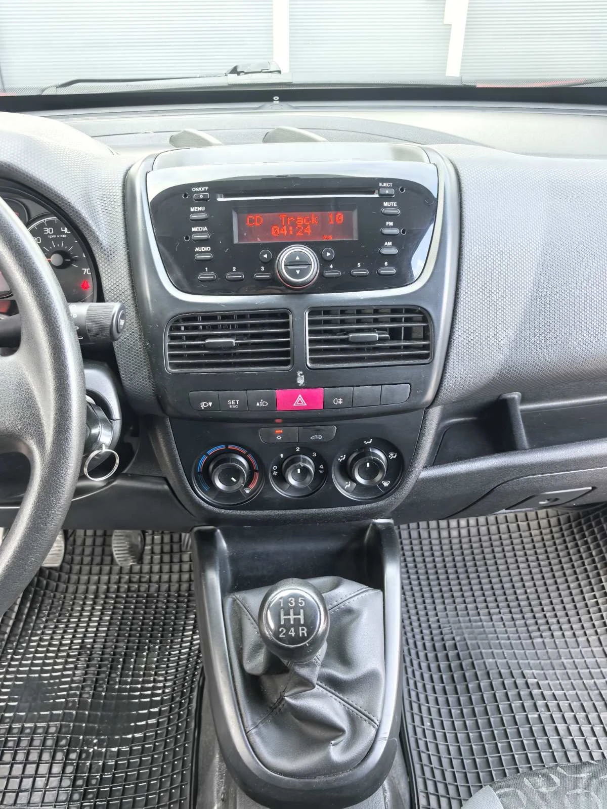 Fiat Doblo 1.3MJT MAXI/ОБСЛУЖЕН, снимка 10 - Автомобили и джипове - 54349845