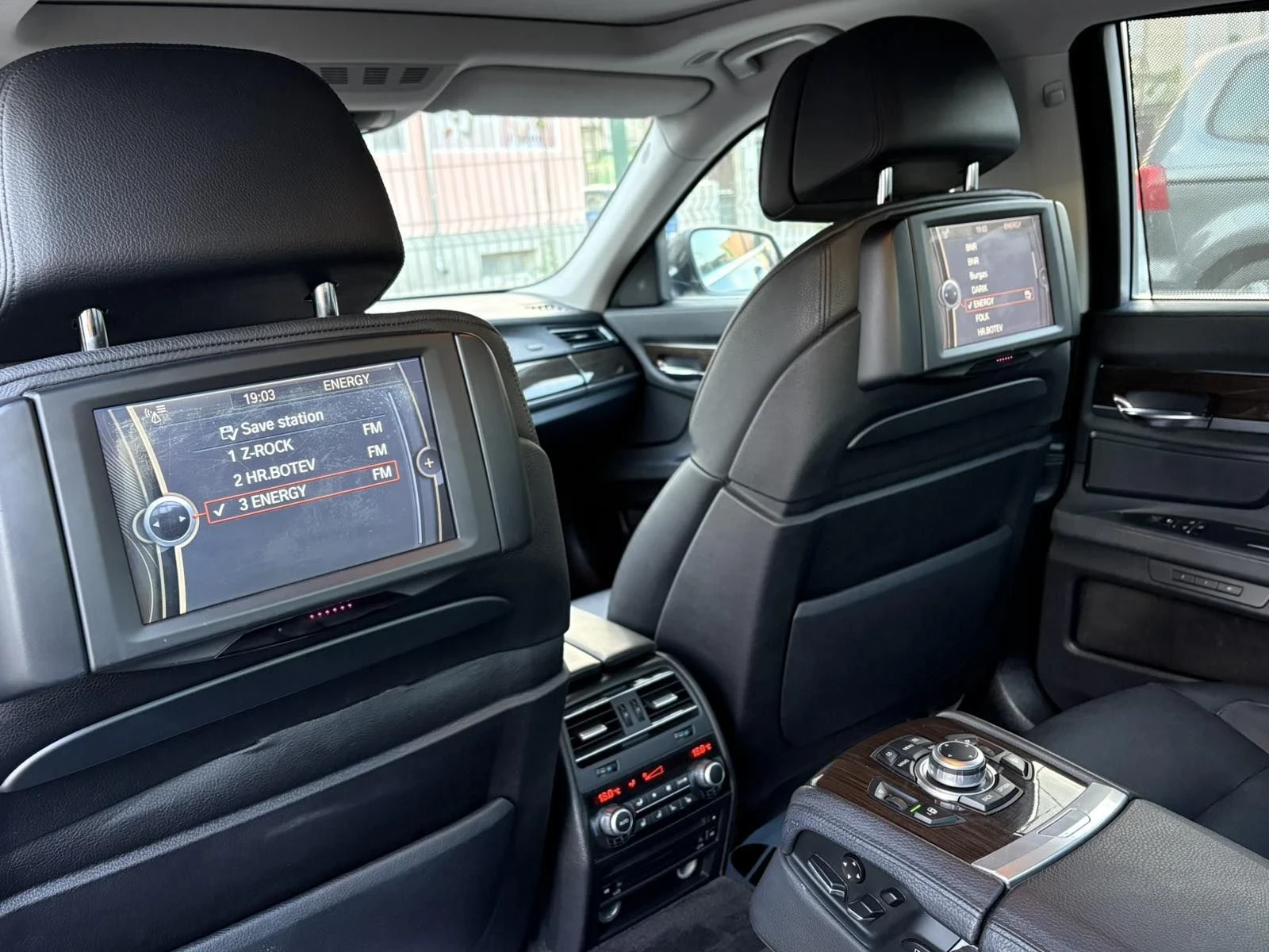 BMW 750, снимка 12 - Автомобили и джипове - 55792129