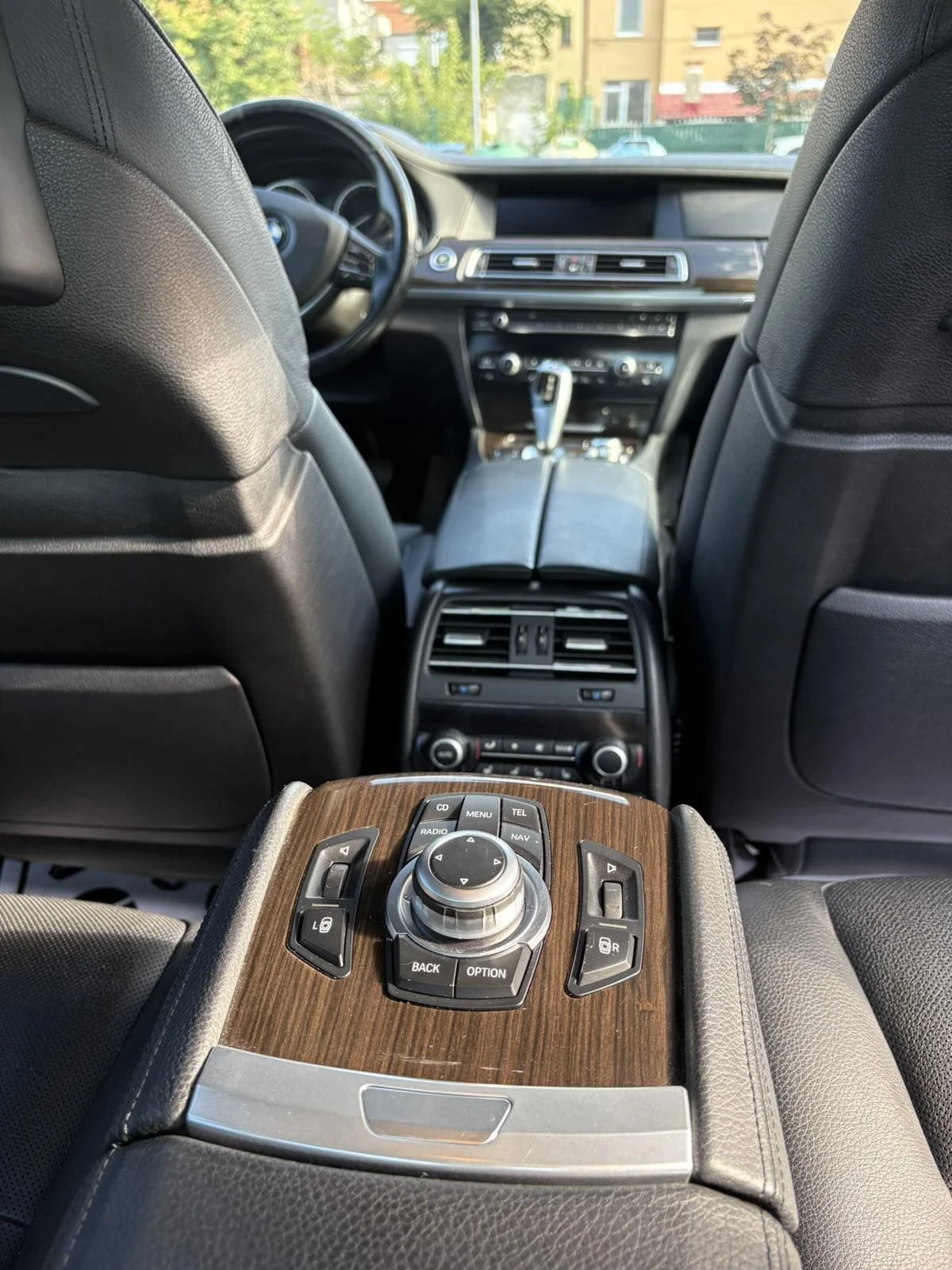 BMW 750, снимка 11 - Автомобили и джипове - 55792129