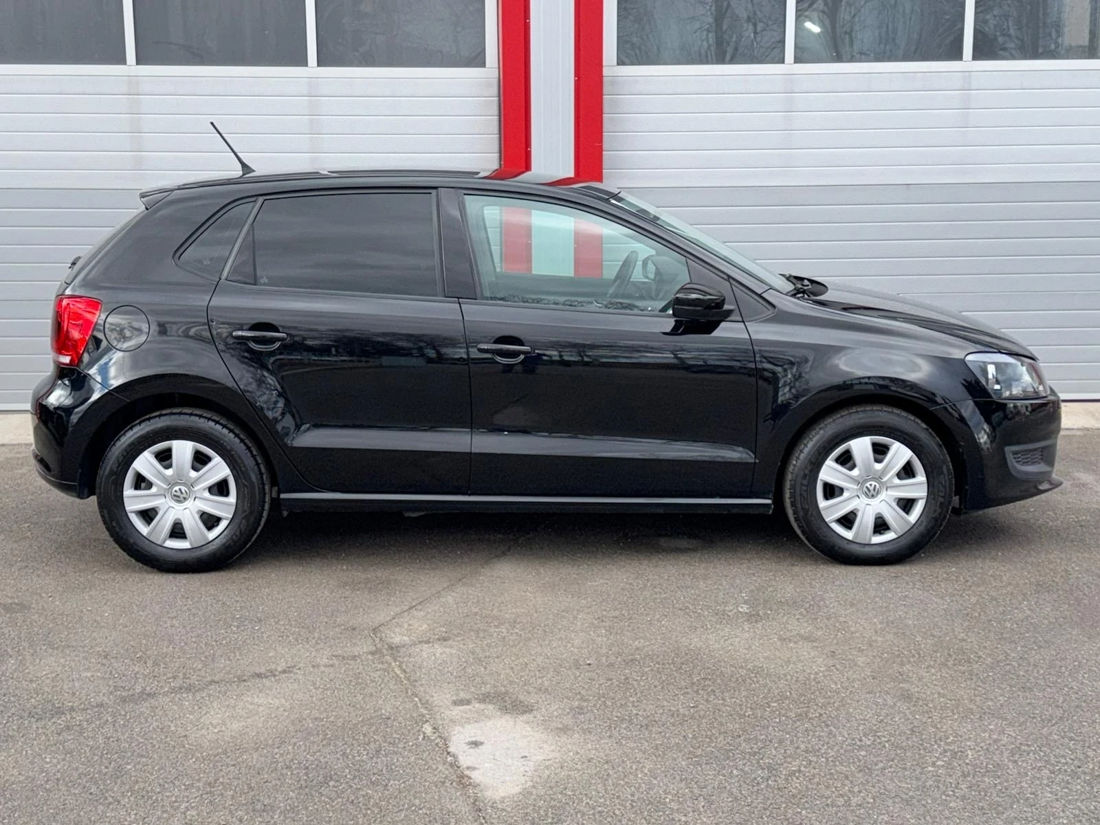 VW Polo 1.2I KLIMATIK EVRO 5B ЛИЗИНГ!!!, снимка 7 - Автомобили и джипове - 55867719