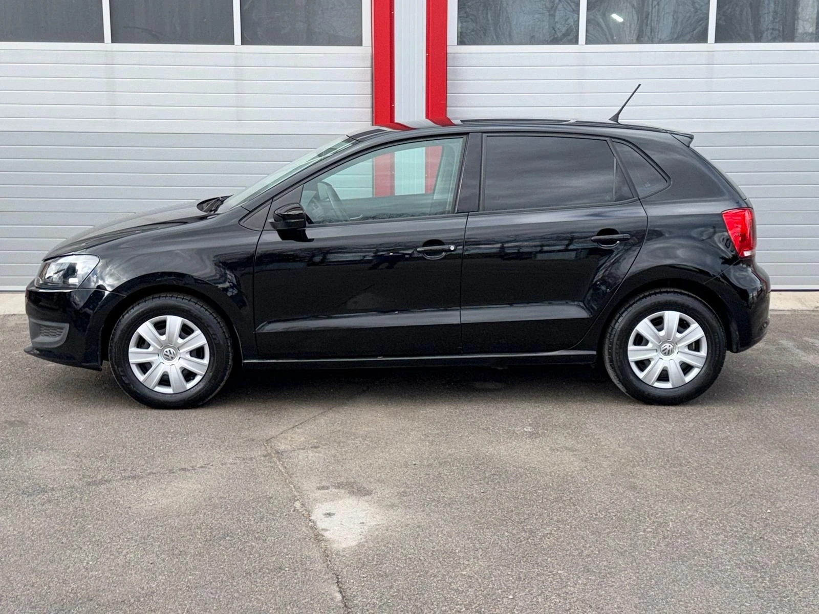 VW Polo 1.2I KLIMATIK EVRO 5B ЛИЗИНГ!!!, снимка 6 - Автомобили и джипове - 55867719