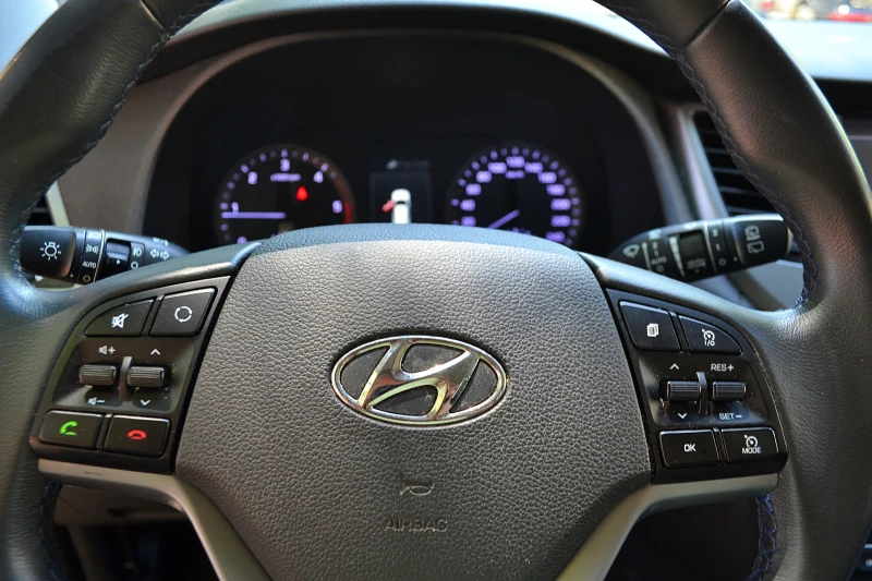 Hyundai Tucson 1.7 CRDi Xpossible, снимка 9 - Автомобили и джипове - 50771867