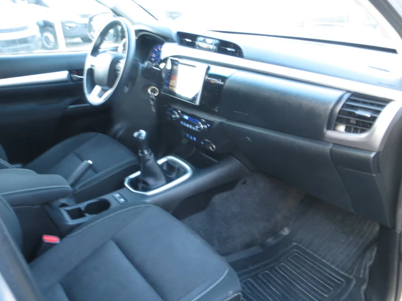 Toyota Hilux 2, 4, снимка 13 - Автомобили и джипове - 52738770