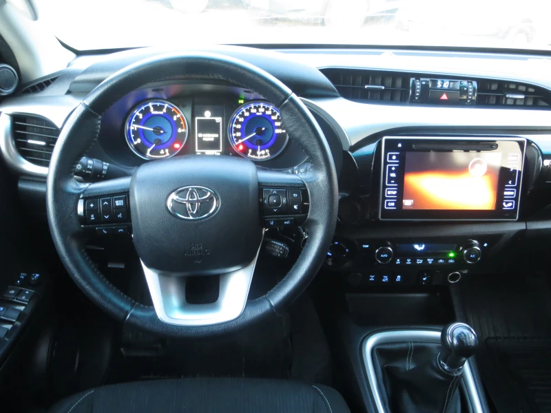 Toyota Hilux 2, 4, снимка 8 - Автомобили и джипове - 52738770