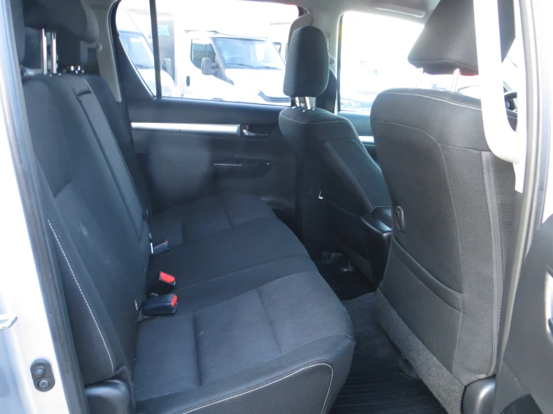 Toyota Hilux 2, 4, снимка 12 - Автомобили и джипове - 52738770