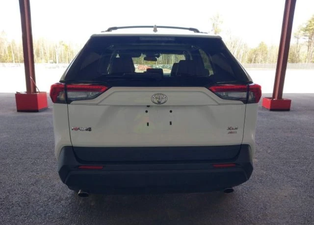 Toyota Rav4 XLE PREMIUM - изображение 4