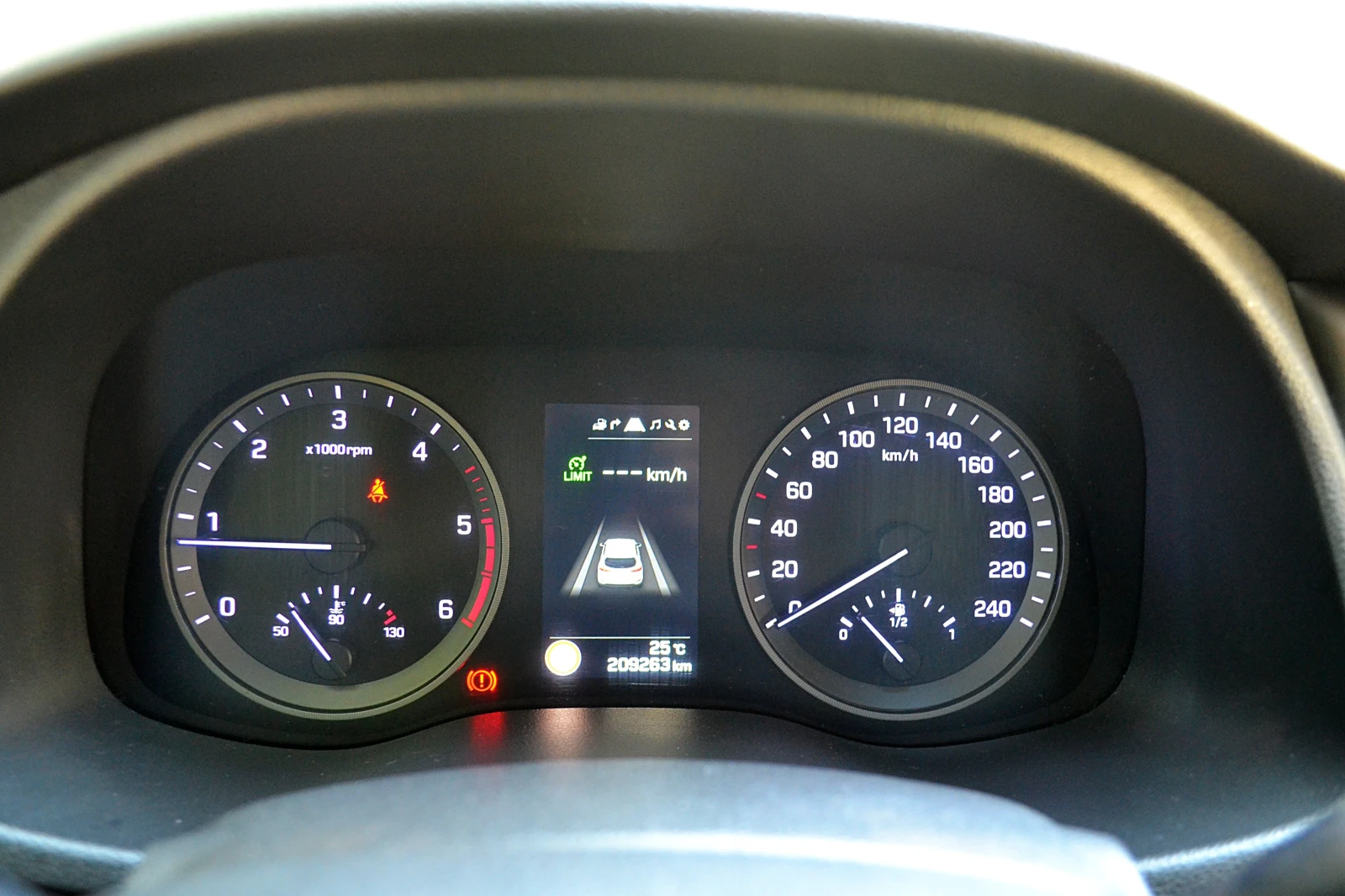 Hyundai Tucson 1.7 CRDi Xpossible 2WD - изображение 10