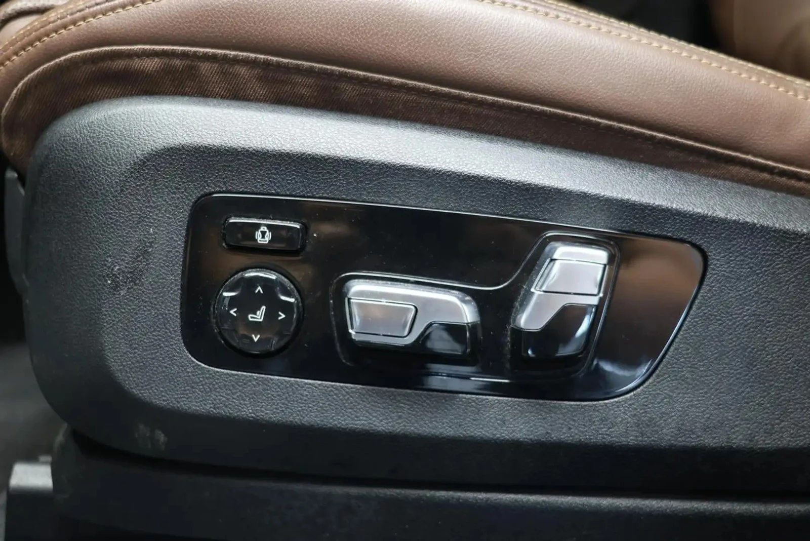 BMW X5 xDrive50i Executive Package ЦЕНА ДО БГ АВТОКРЕДИТ, снимка 17 - Автомобили и джипове - 55301205