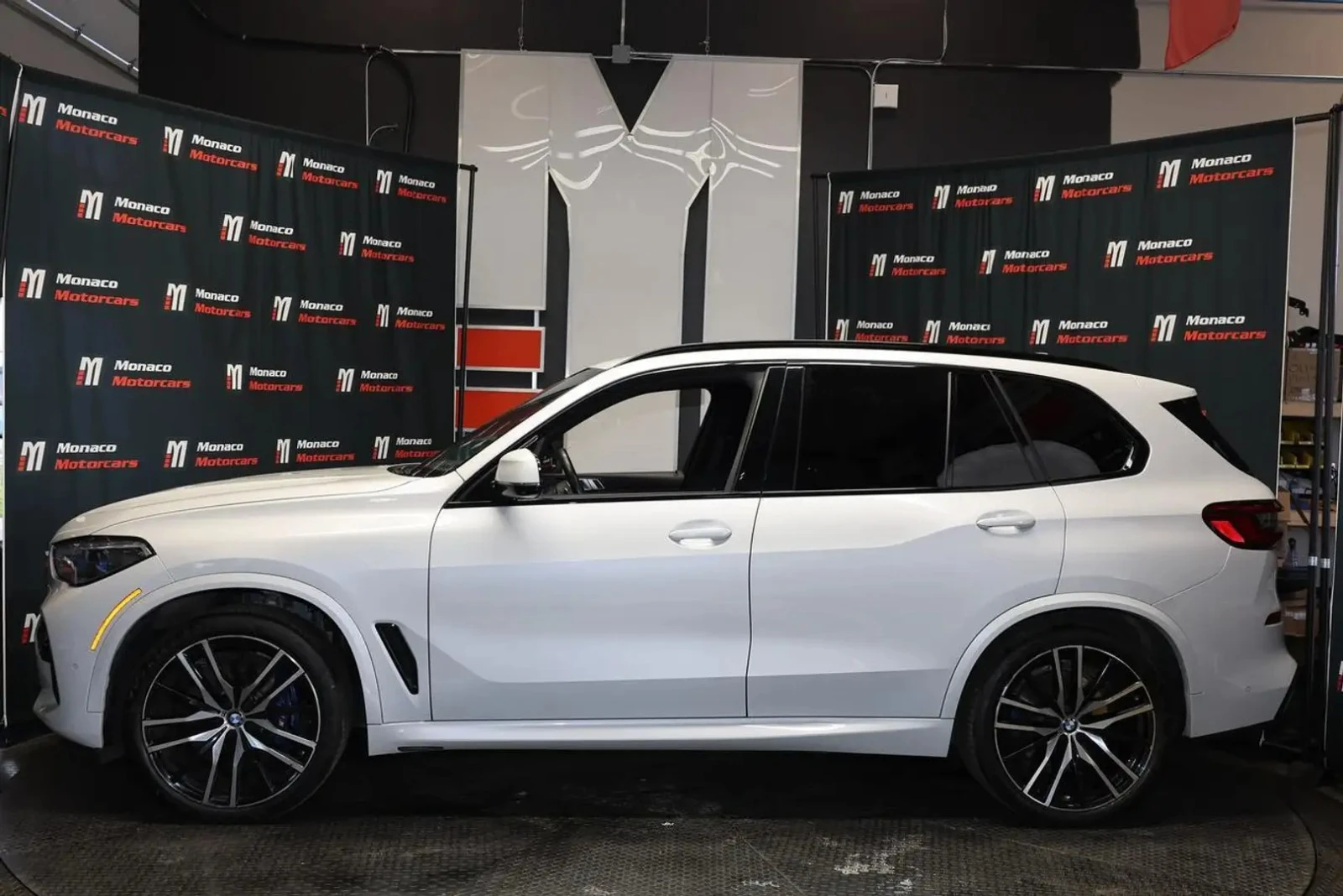 BMW X5 xDrive50i Executive Package ЦЕНА ДО БГ АВТОКРЕДИТ, снимка 4 - Автомобили и джипове - 55301205