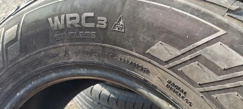 Гуми Зимни 235/65R16, снимка 5 - Гуми и джанти - 31141133