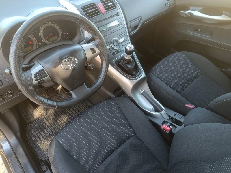 Toyota Auris, снимка 16 - Автомобили и джипове - 47034571