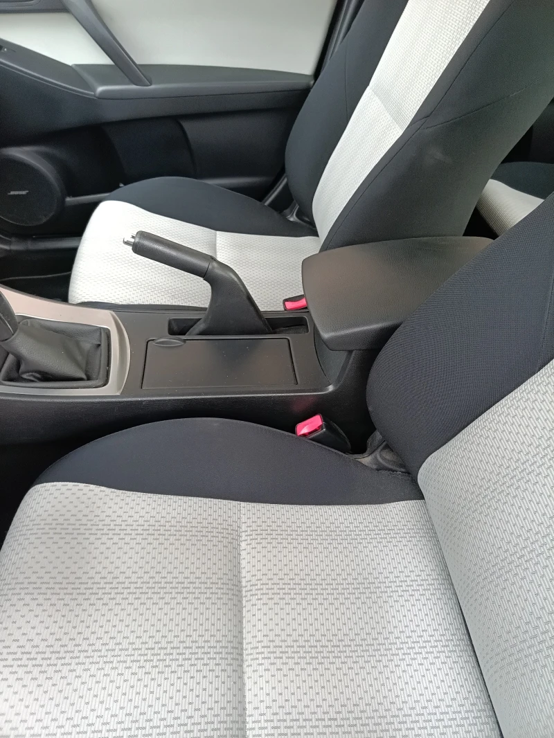 Mazda 3 1.6, снимка 10 - Автомобили и джипове - 52019436