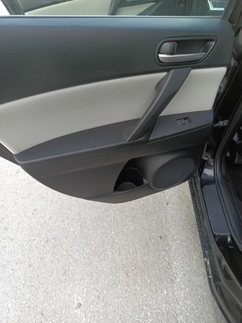 Mazda 3 1.6, снимка 17 - Автомобили и джипове - 52019436