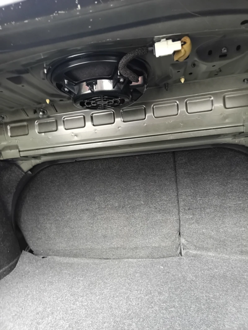 Mazda 3 1.6, снимка 8 - Автомобили и джипове - 52019436