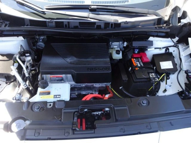 Nissan Leaf   e+ N-Connecta 62kWh Navi CarPlay, снимка 7 - Автомобили и джипове - 52300754