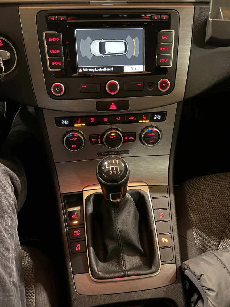 VW Passat 2.0TDI/СЕРВИЗНА ИСТОРИЯ/МНОГО ЗАПАЗЕН/, снимка 9 - Автомобили и джипове - 52771799