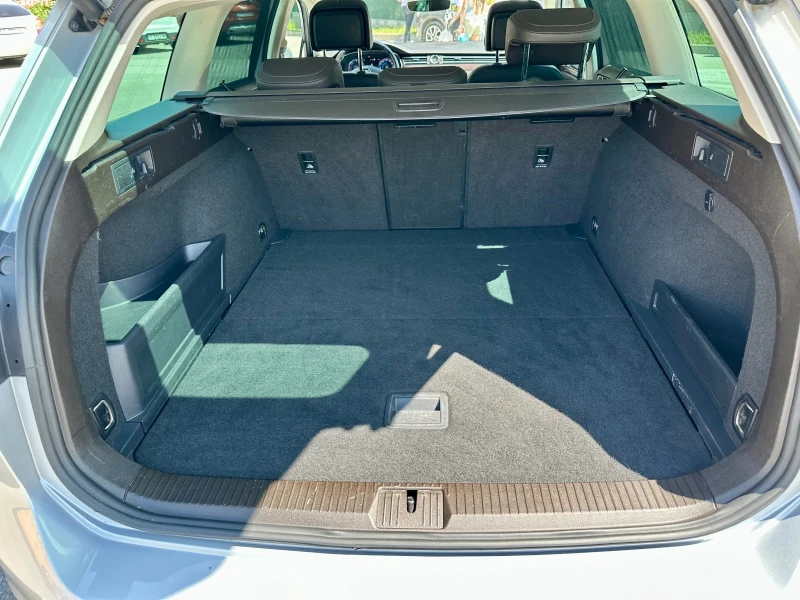 VW Passat 2.0 TDI Digital 4Motion Highline 360, снимка 17 - Автомобили и джипове - 53406685