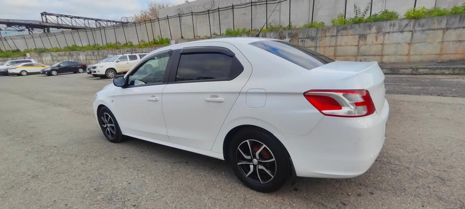 Peugeot 301 1.2 - изображение 7