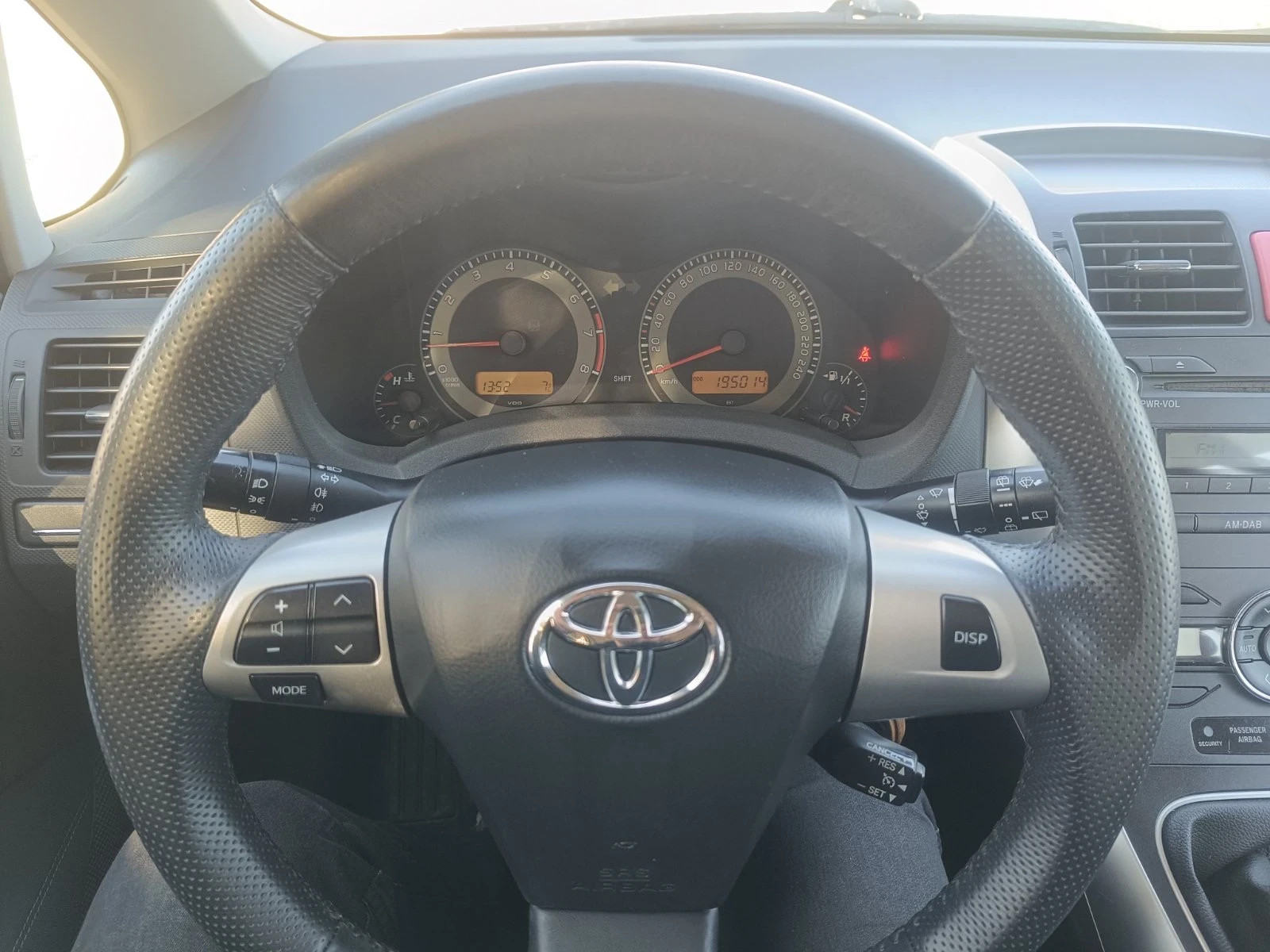 Toyota Auris  - изображение 10