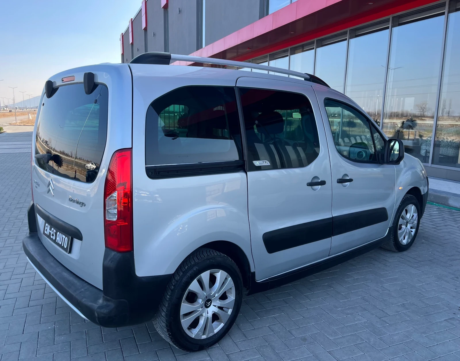 Citroen Berlingo 1.6HDI XTR TV/USB/AUX - изображение 6