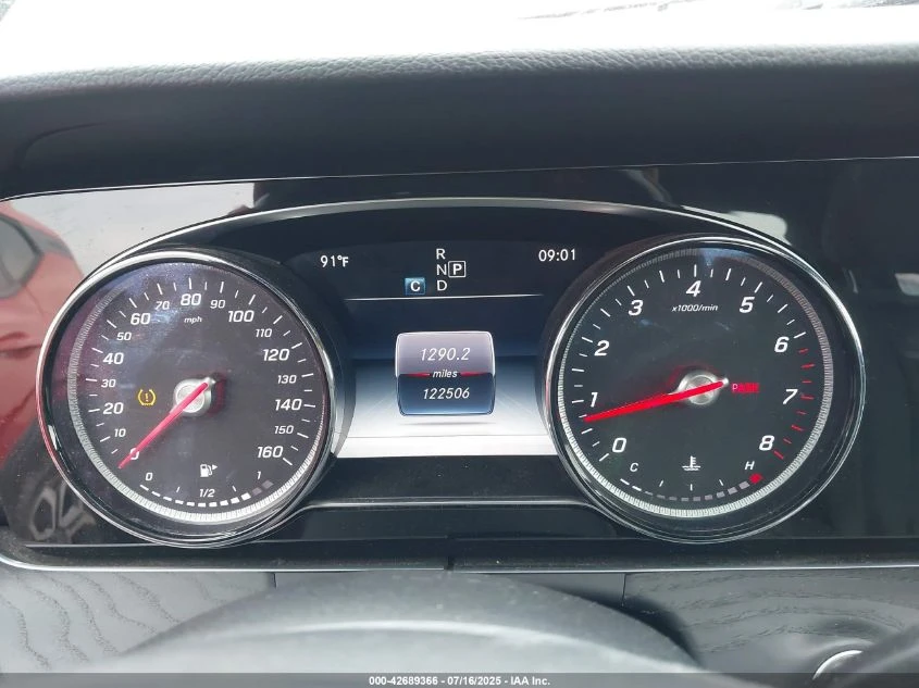 Mercedes-Benz E 300 4MATIC BURMESTER/ПОДГРЕВИ/ДВОЙНА ПАНОРАМА/КОЖА - изображение 9