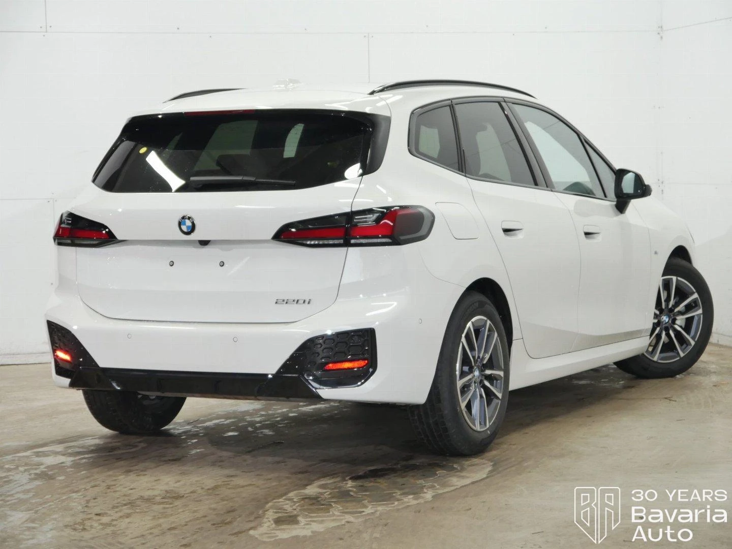 BMW 220 i Active Tourer M Sport Paket Steptronic - изображение 3